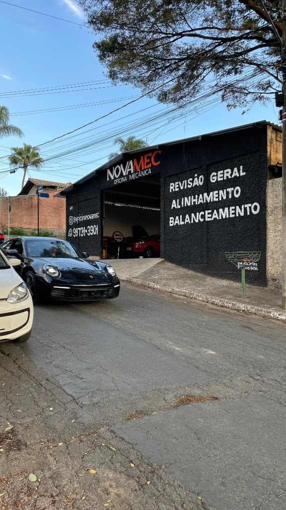 Fachada da NOVAMEC Oficina Mecânica com Porsche 911