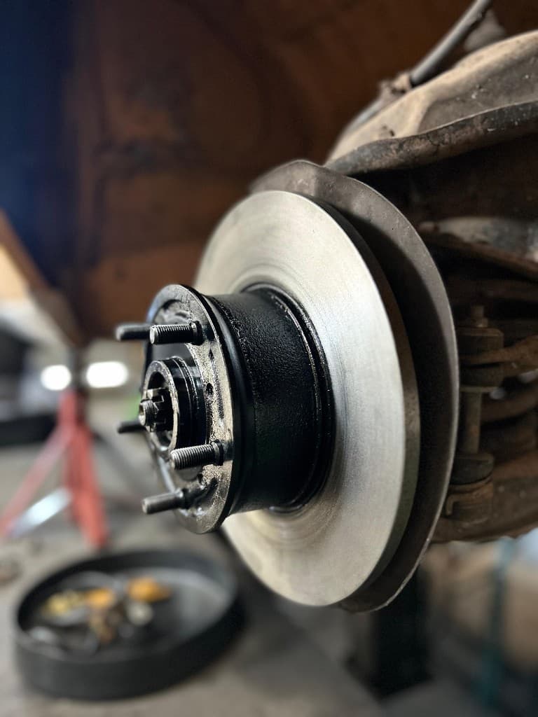 Suspensão e Freios na oficina NOVAMEC em Contagem